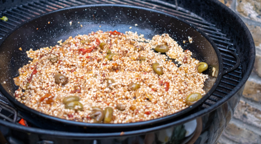 Artichoke heart, olive and green bean paella 