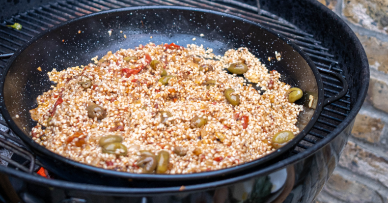 Artichoke heart, olive and green bean paella 